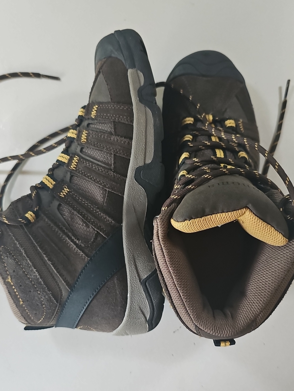 Kohl's Brown Men's Hiking Boots with Yellow Accentsomo